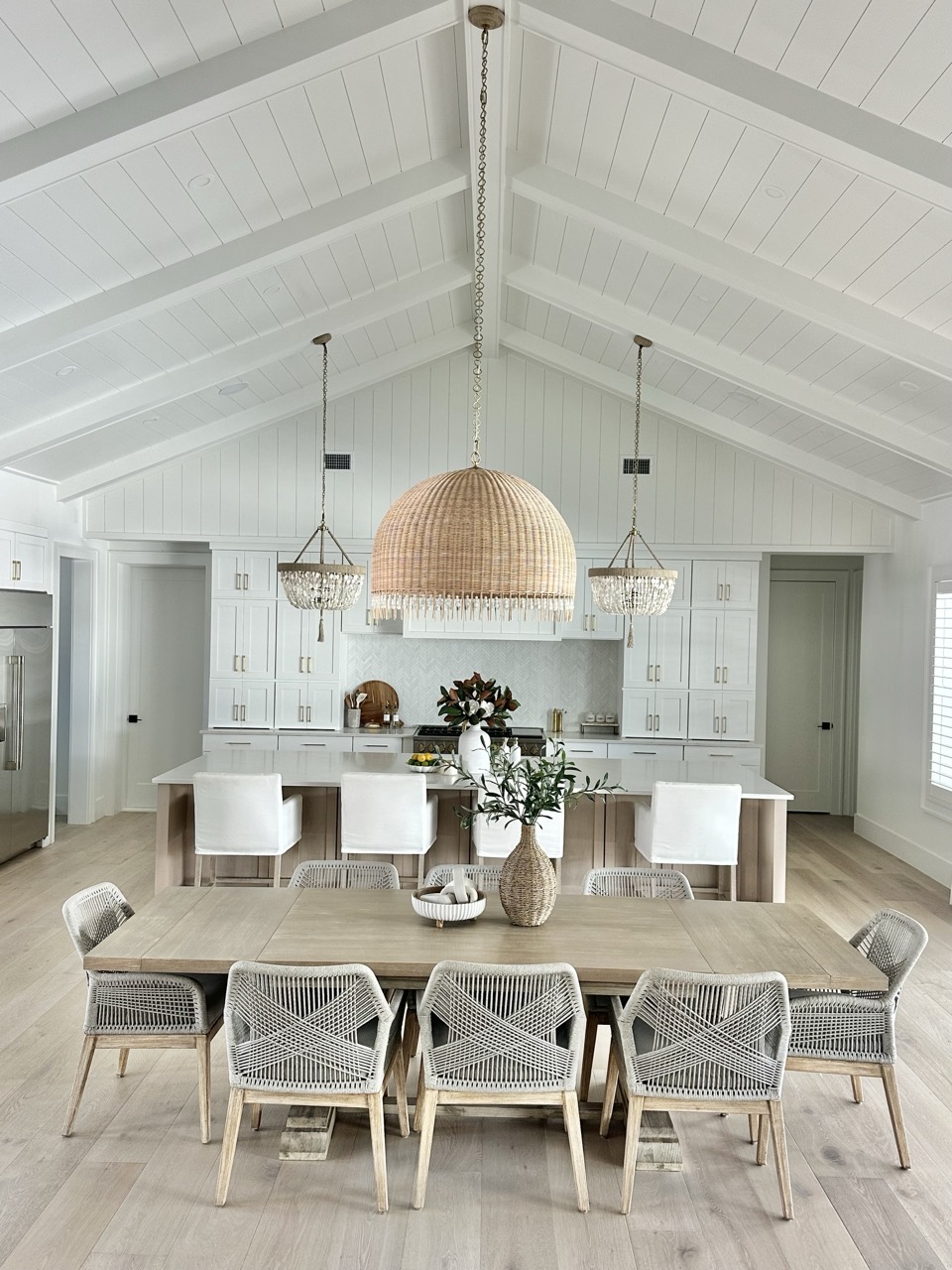 Organized coastal kitchen